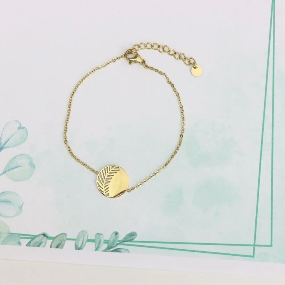 Yellow Gold Bracelet with Leaf Cutout Charm, Adjustable Size, XPBL0623